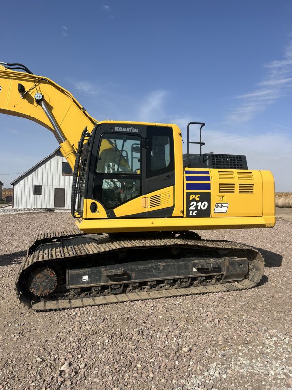 2023 Komatsu pc210 excavator - Image 2