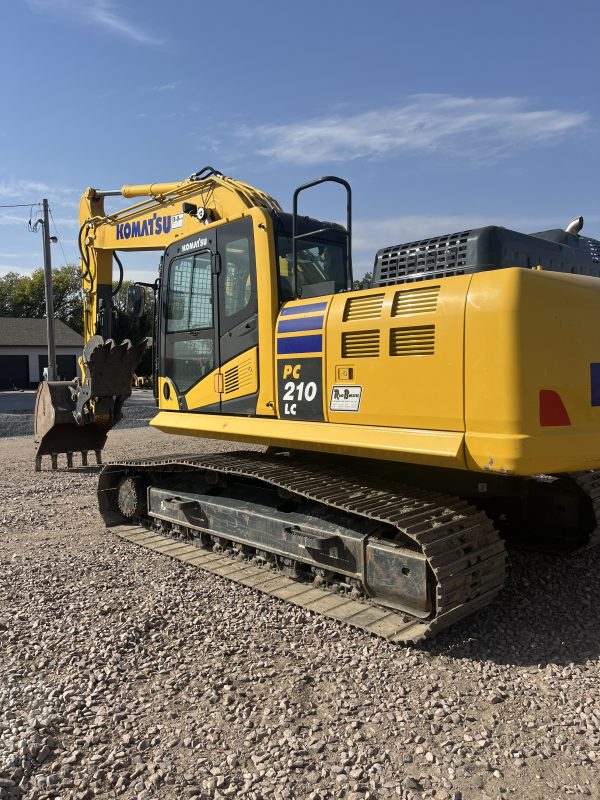 2023 Komatsu pc210 excavator - Image 11