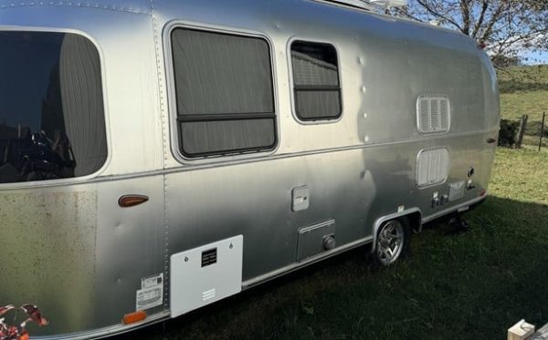 2017 AIRSTREAM BAMBI 22FB - Image 2