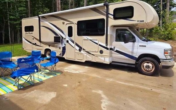 2017 THOR MOTOR COACH FOUR WINDS 31E - Image 2