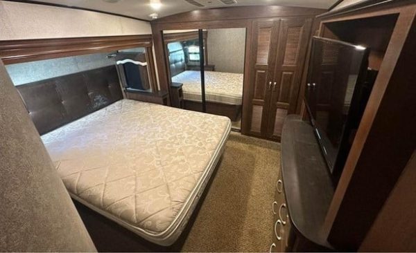 2017 JAYCO NORTH POINT 377RLBH - Image 5