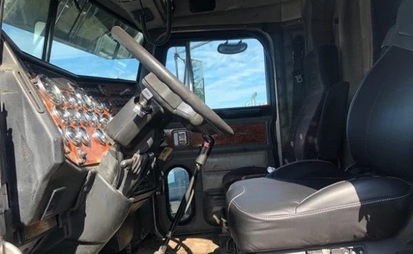 2000 Peterbilt 379 - Image 5
