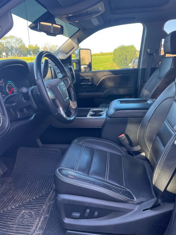 2019 GMC 2500 HD DENALI - Image 10