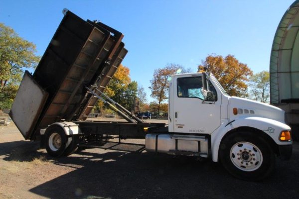 2006 sterling hooklift truck - Image 13