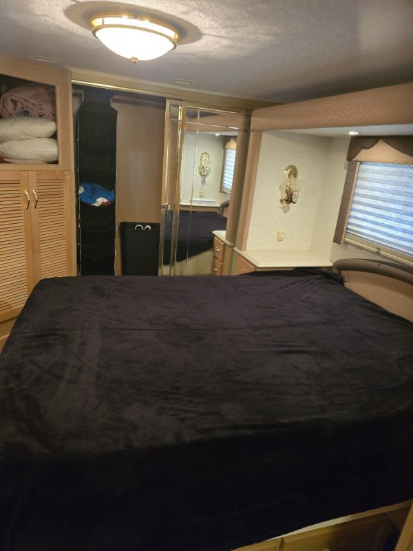 2004 NATIONAL RV TROPICAL 370 - Image 19