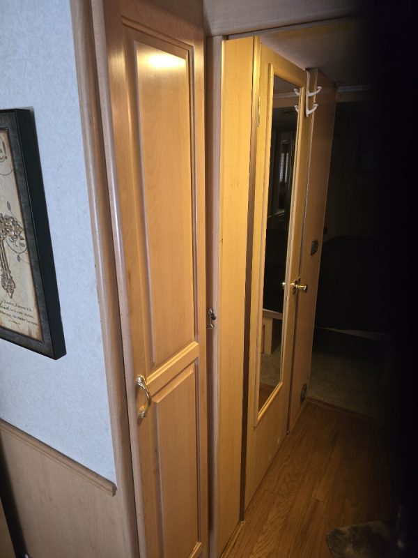 2004 NATIONAL RV TROPICAL 370 - Image 23