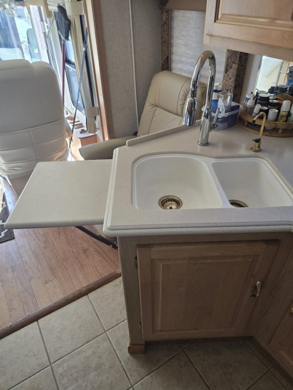 2004 NATIONAL RV TROPICAL 370 - Image 25