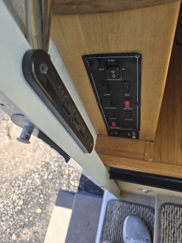 2004 NATIONAL RV TROPICAL 370 - Image 28