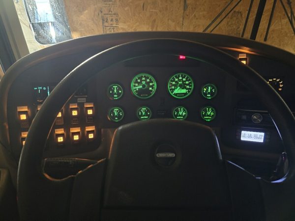 2004 NATIONAL RV TROPICAL 370 - Image 7
