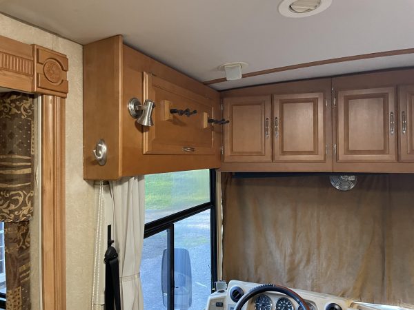 2006 Winnebago Tour – 40FD – Custom Bunk House - Image 12