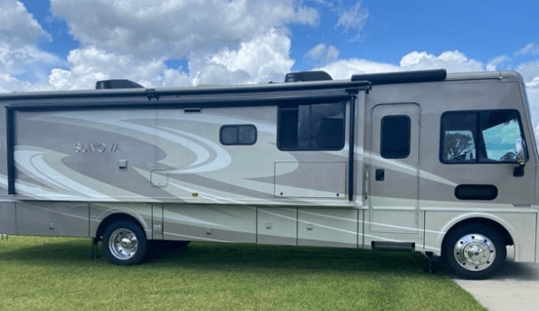 2017 WINNEBAGO SUNOVA 36Z - Image 2