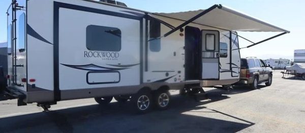 2017 FOREST RIVER ROCKWOOD ULTRA LITE 2703WS - Image 3