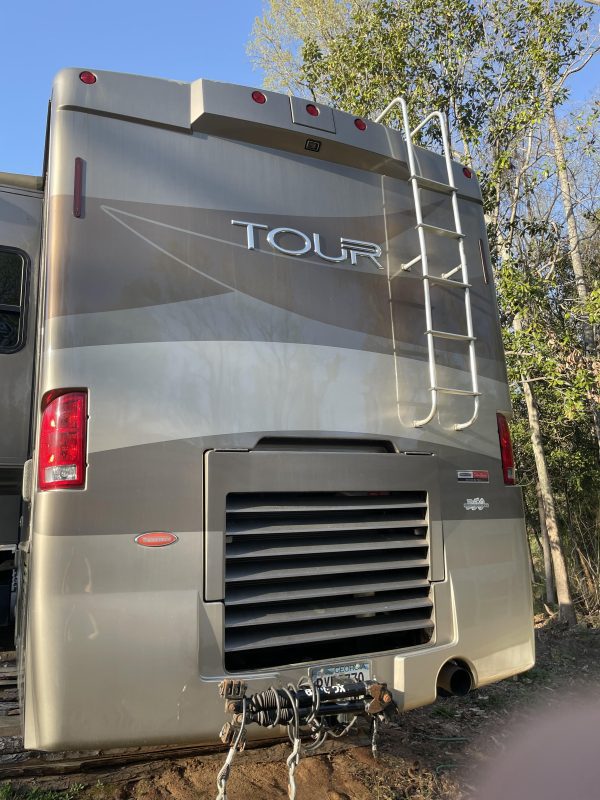 2006 Winnebago Tour – 40FD – Custom Bunk House - Image 4