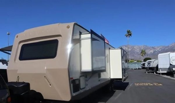 2017 FOREST RIVER ROCKWOOD ULTRA LITE 2703WS - Image 4