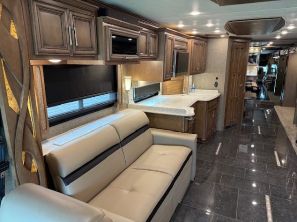 2019 NEWMAR VENTANA 4037 - Image 25