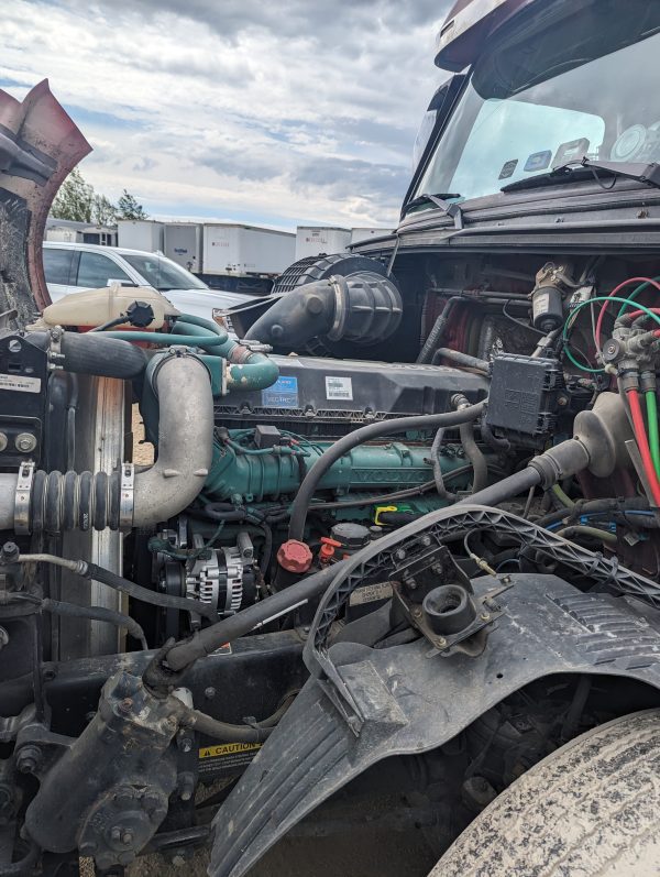 2016 Volvo VNL42T730 - Image 6