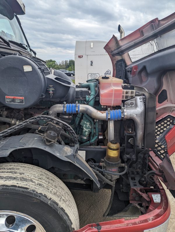 2016 Volvo VNL42T730 - Image 7
