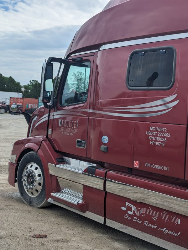 2016 Volvo VNL42T730 - Image 12
