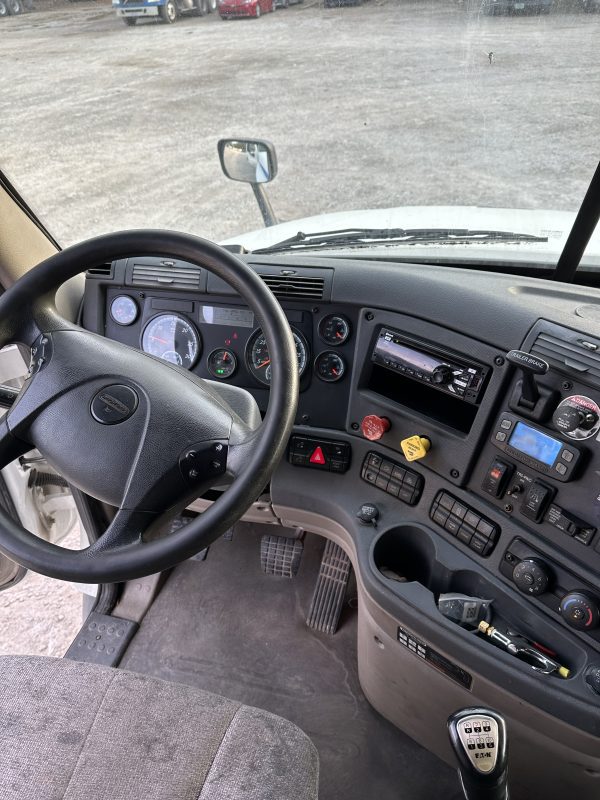 2017 Freightliner Cascadia 125 with 2003 Mack End Dump Trailer - Image 7