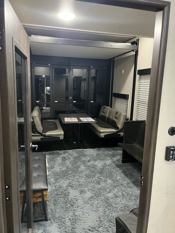 2022 GRAND DESIGN MOMENTUM M CLASS 381MS - Image 9