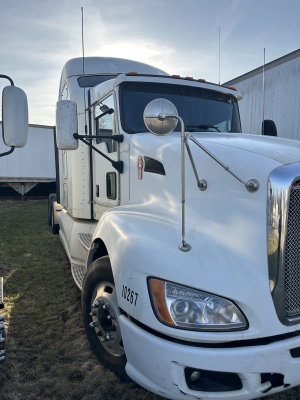 2010 Kenworth t 660 - Image 2