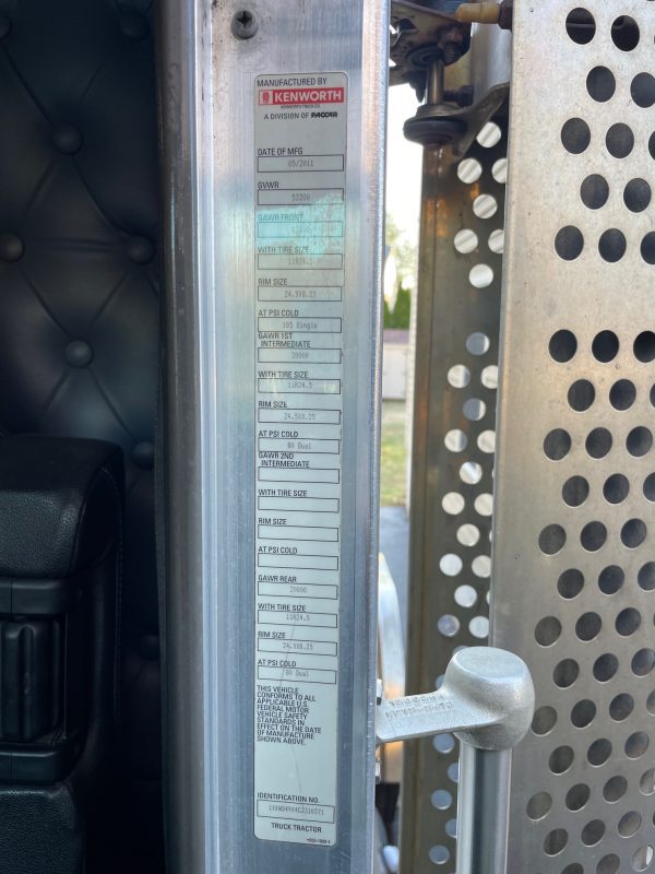 2012 Kenworth W900L - Image 3