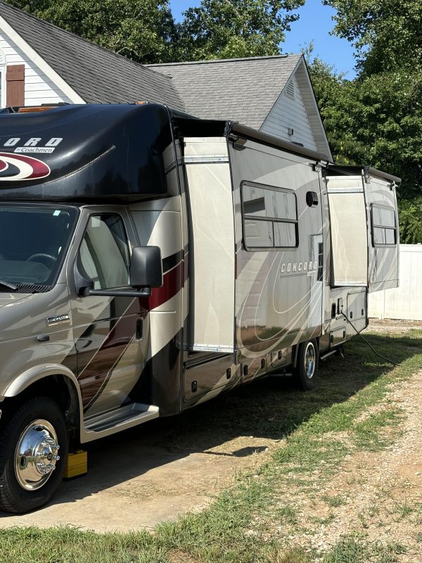 2018 Coachmen, Concord, Class C 300TS Motorhome. - Image 3