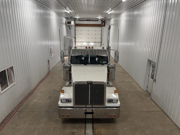 2022 WESTERN STAR 4900EX - Image 2