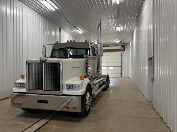 2022 WESTERN STAR 4900EX - Image 4