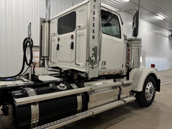 2022 WESTERN STAR 4900EX - Image 9