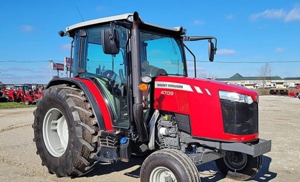 MF 4709 Tractor
