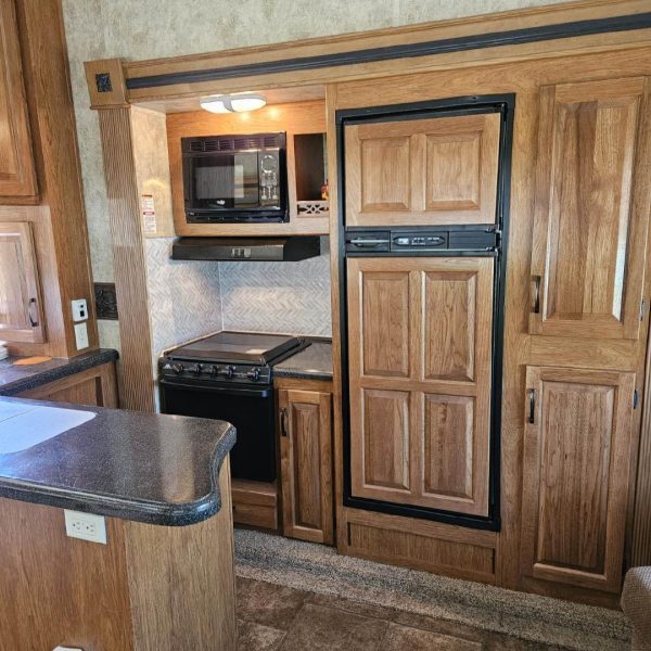2011 KEYSTONE RV CO MONTANA MOUNTAINEER 291RLT - Image 5