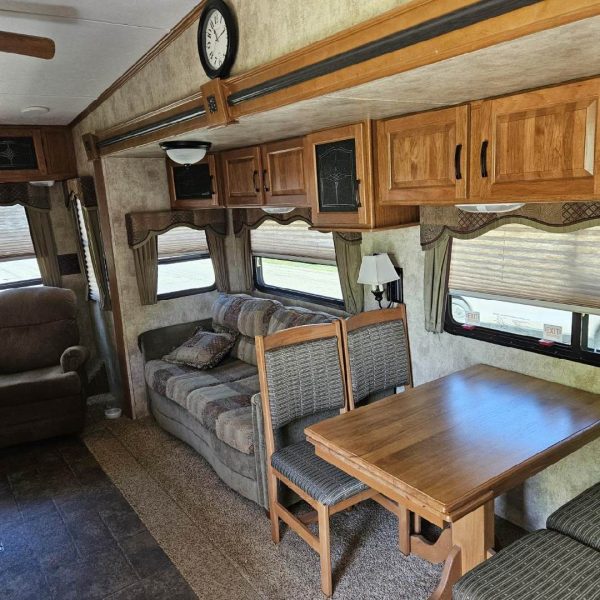 2011 KEYSTONE RV CO MONTANA MOUNTAINEER 291RLT - Image 6