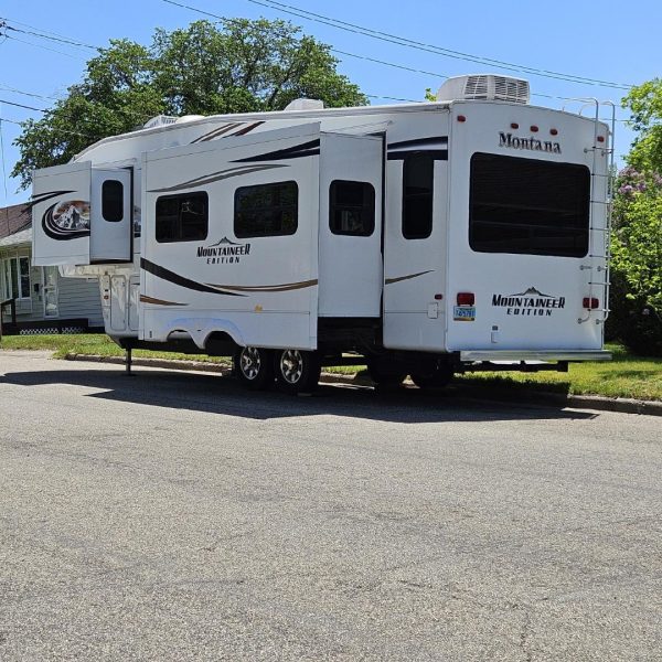 2011 KEYSTONE RV CO MONTANA MOUNTAINEER 291RLT - Image 2