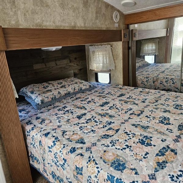 2011 KEYSTONE RV CO MONTANA MOUNTAINEER 291RLT - Image 9