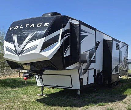 2020 DUTCHMEN VOLTAGE 3915