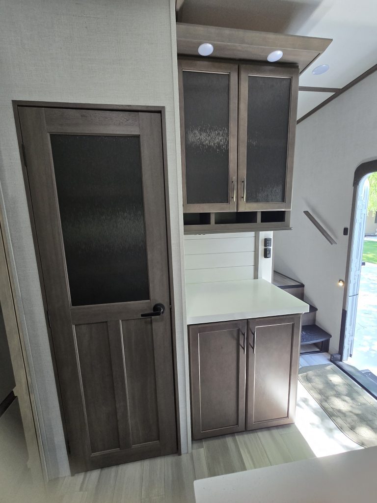 2024 Grand Design Solitude SClass 2930RL - Image 15