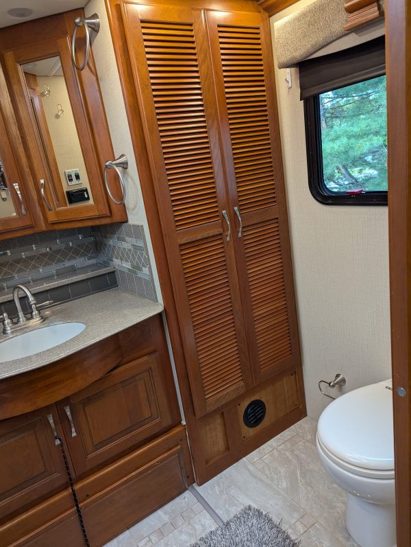 2016 FLEETWOOD DISCOVERY 40E - Image 5