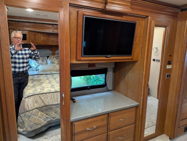 2016 FLEETWOOD DISCOVERY 40E - Image 8