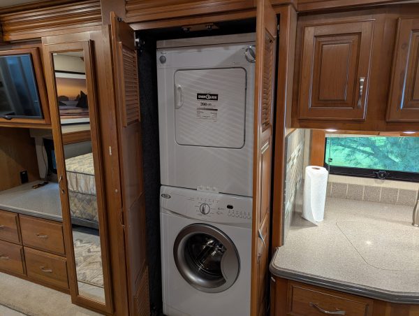 2016 FLEETWOOD DISCOVERY 40E - Image 9