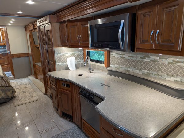 2016 FLEETWOOD DISCOVERY 40E - Image 12