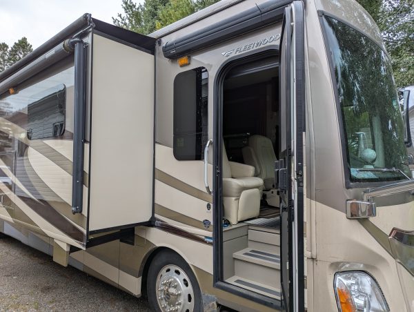 2016 FLEETWOOD DISCOVERY 40E - Image 15