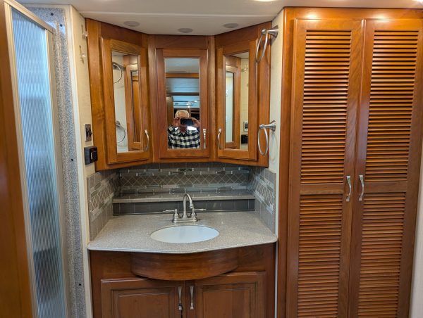 2016 FLEETWOOD DISCOVERY 40E - Image 19