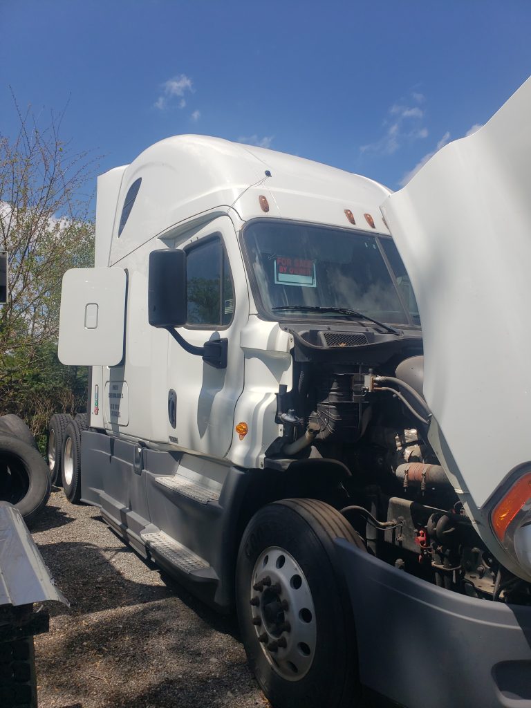 2016 Freightliner  Evolution 125 - Image 2