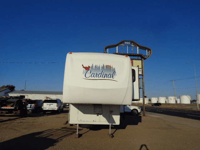 2006 Cardinal 5th Wheel Hitch Camper - Image 2