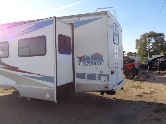 2006 Cardinal 5th Wheel Hitch Camper - Image 4