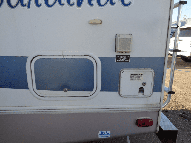 2006 Cardinal 5th Wheel Hitch Camper - Image 5