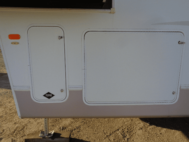 2006 Cardinal 5th Wheel Hitch Camper - Image 6