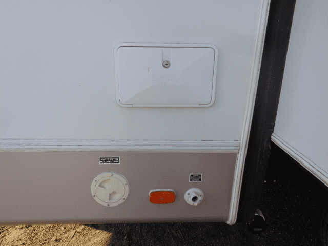 2006 Cardinal 5th Wheel Hitch Camper - Image 7