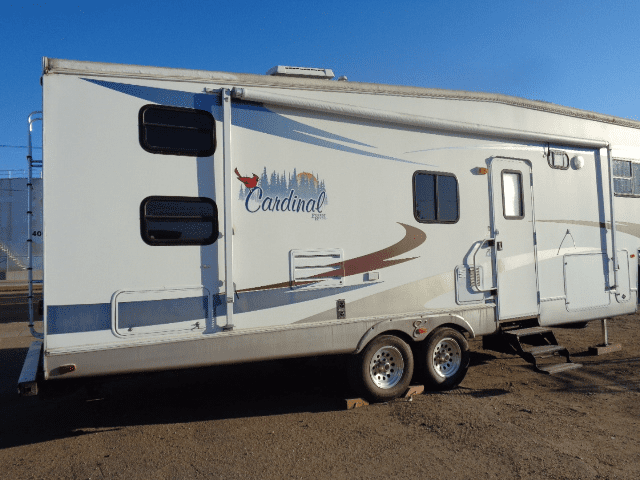 2006 Cardinal 5th Wheel Hitch Camper - Image 9